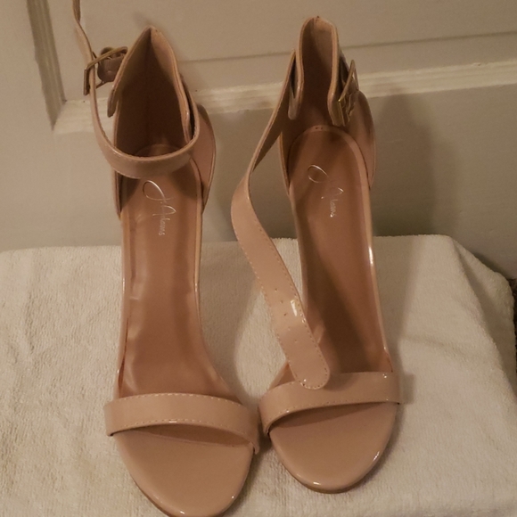 Heels - Picture 2 of 4